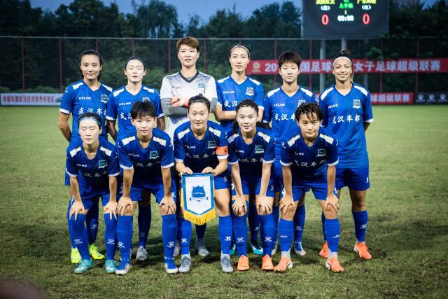 中国女篮在与法国的较量中实现反超，韩旭表现出色